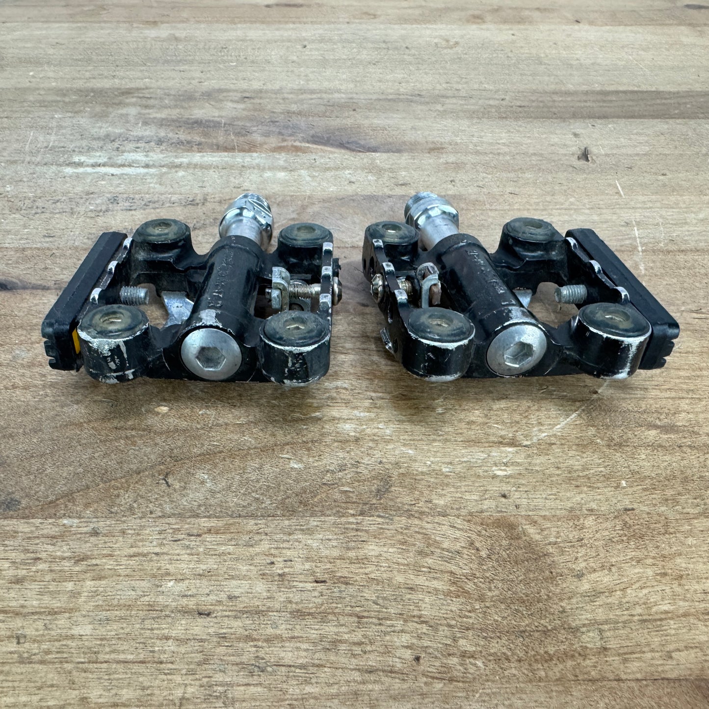 Wellgo M-17 Stainless Steel Spindle Flat/Clipess Bike Pedals 322g