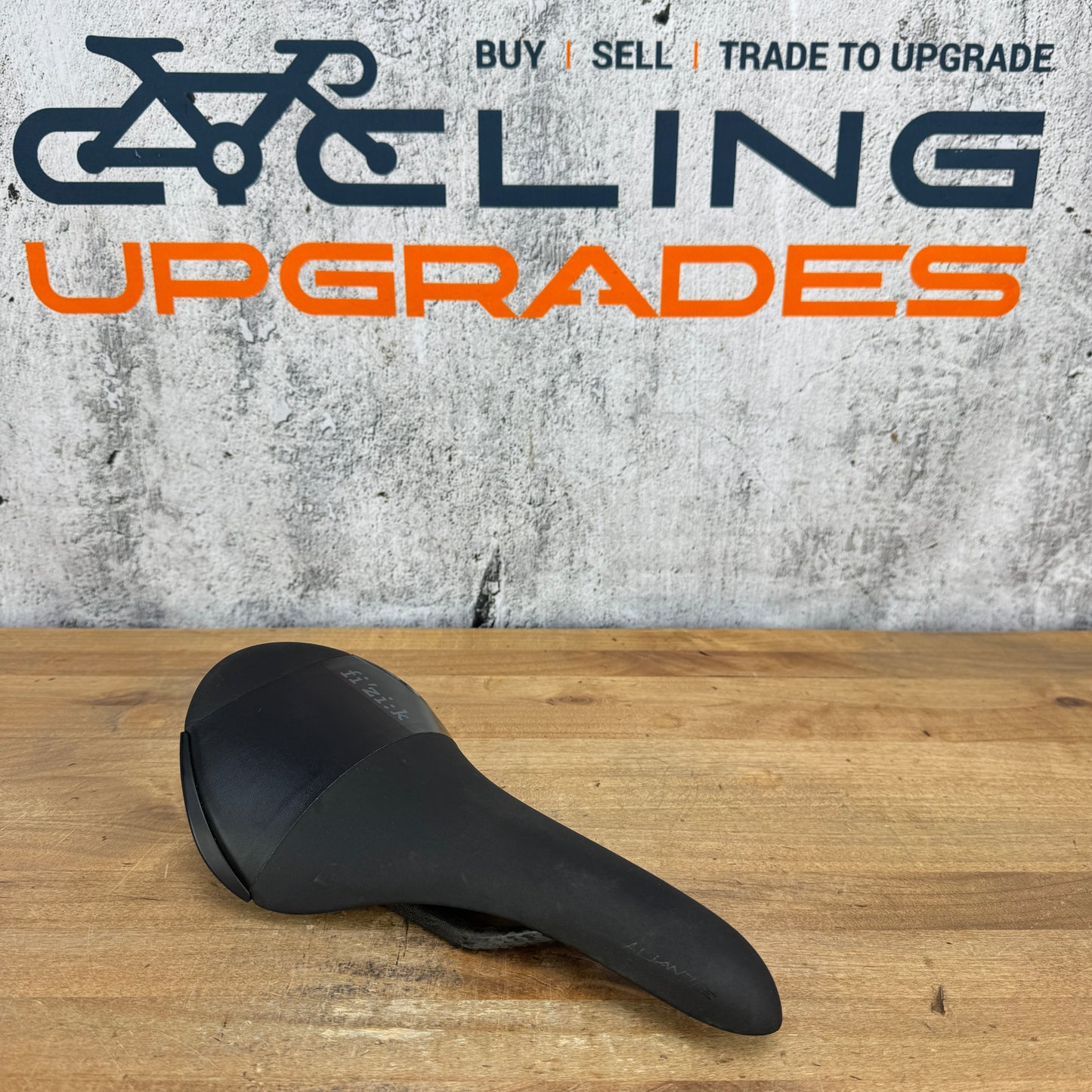 Fizik Aliante R1 138mm 7x10mm Carbon Rails Bike Saddle 182g