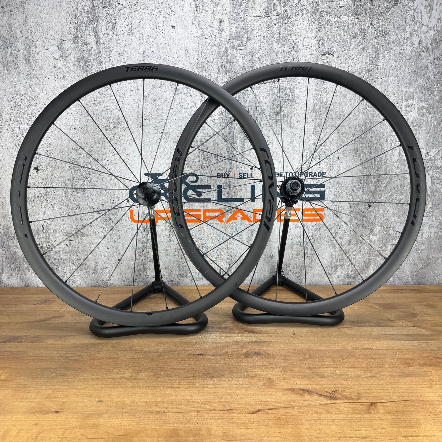 Roval CLX Terra Carbon Tubeless Center Lock Disc 700c Gravel Wheelset 1312g