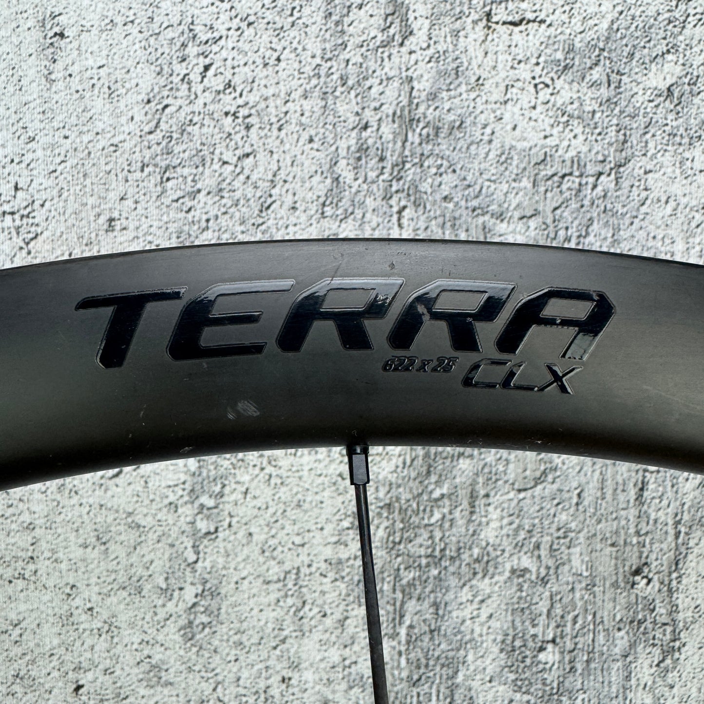 Roval CLX Terra Carbon Tubeless Center Lock Disc 700c Gravel Wheelset 1312g