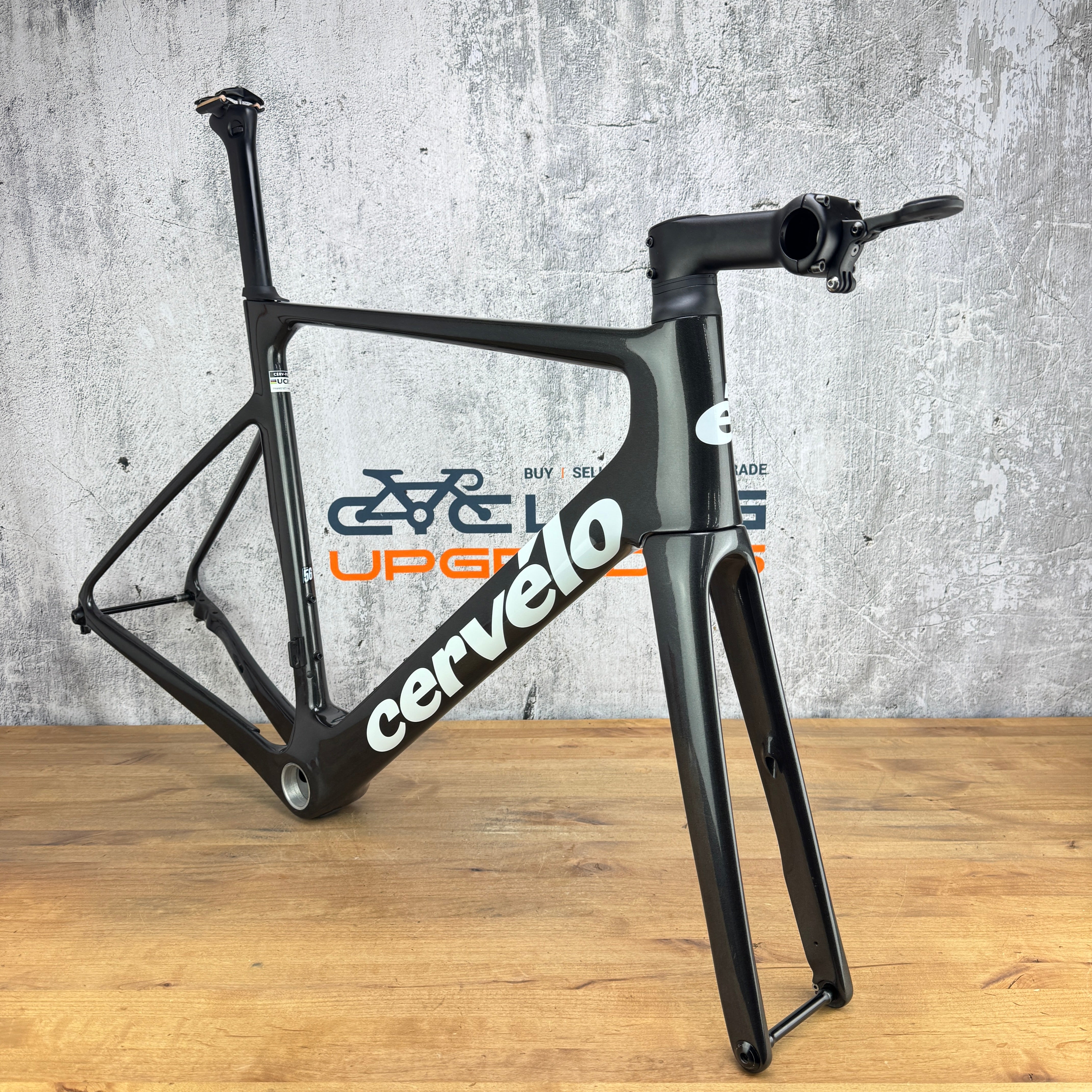 Low Mile! 2023 Cervelo Soloist 56cm Embers Carbon Disc Bike