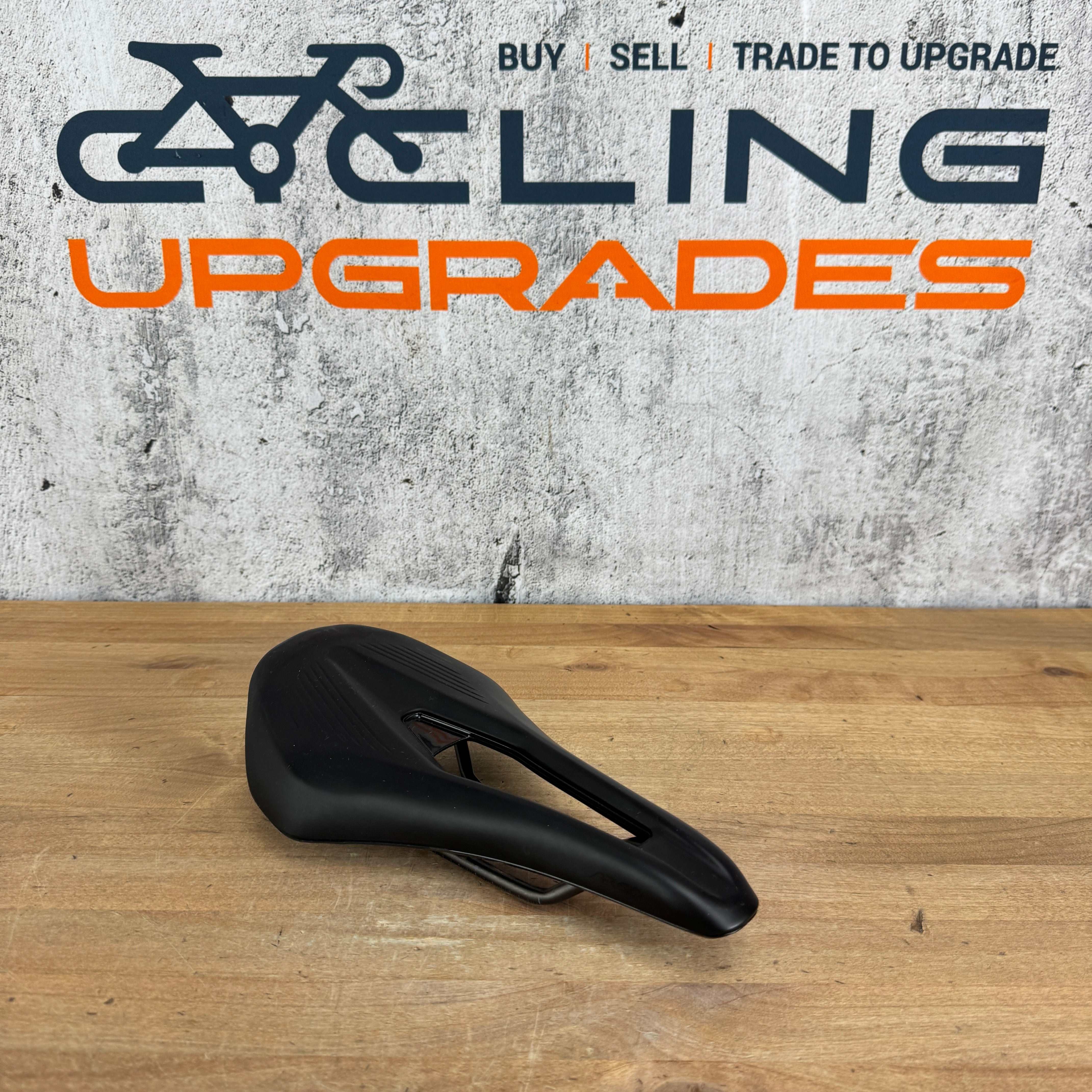 Fizik Argo Vento 140mm 7x7mm Kium Rails Bike Saddle 226g