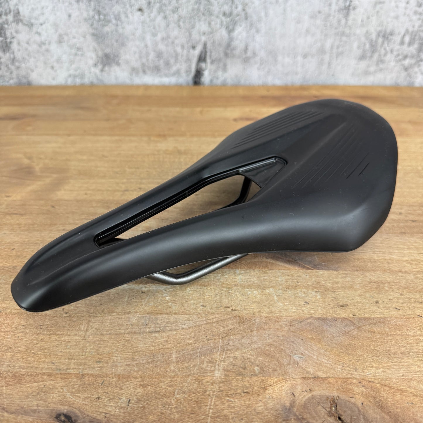 Fizik Argo Vento 140mm 7x7mm Kium Rails Bike Saddle 226g