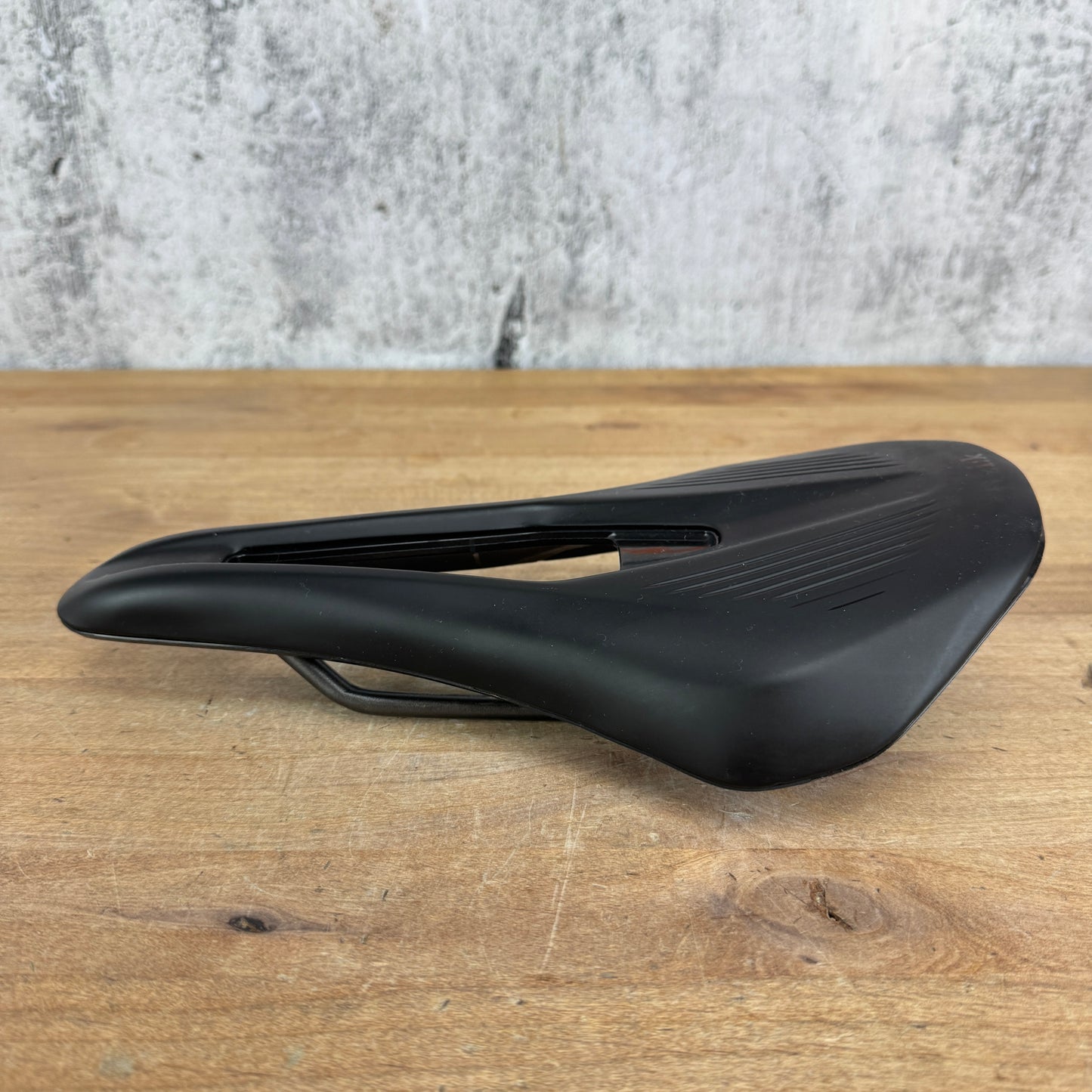 Fizik Argo Vento 140mm 7x7mm Kium Rails Bike Saddle 226g