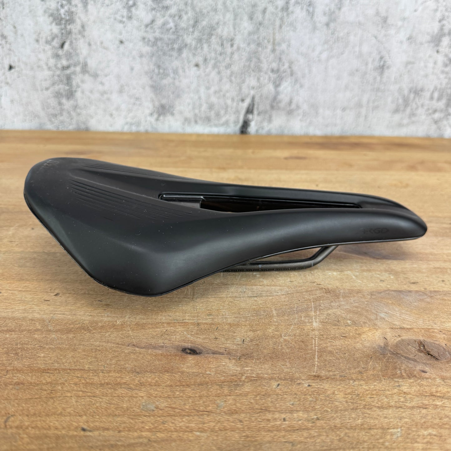 Fizik Argo Vento 140mm 7x7mm Kium Rails Bike Saddle 226g