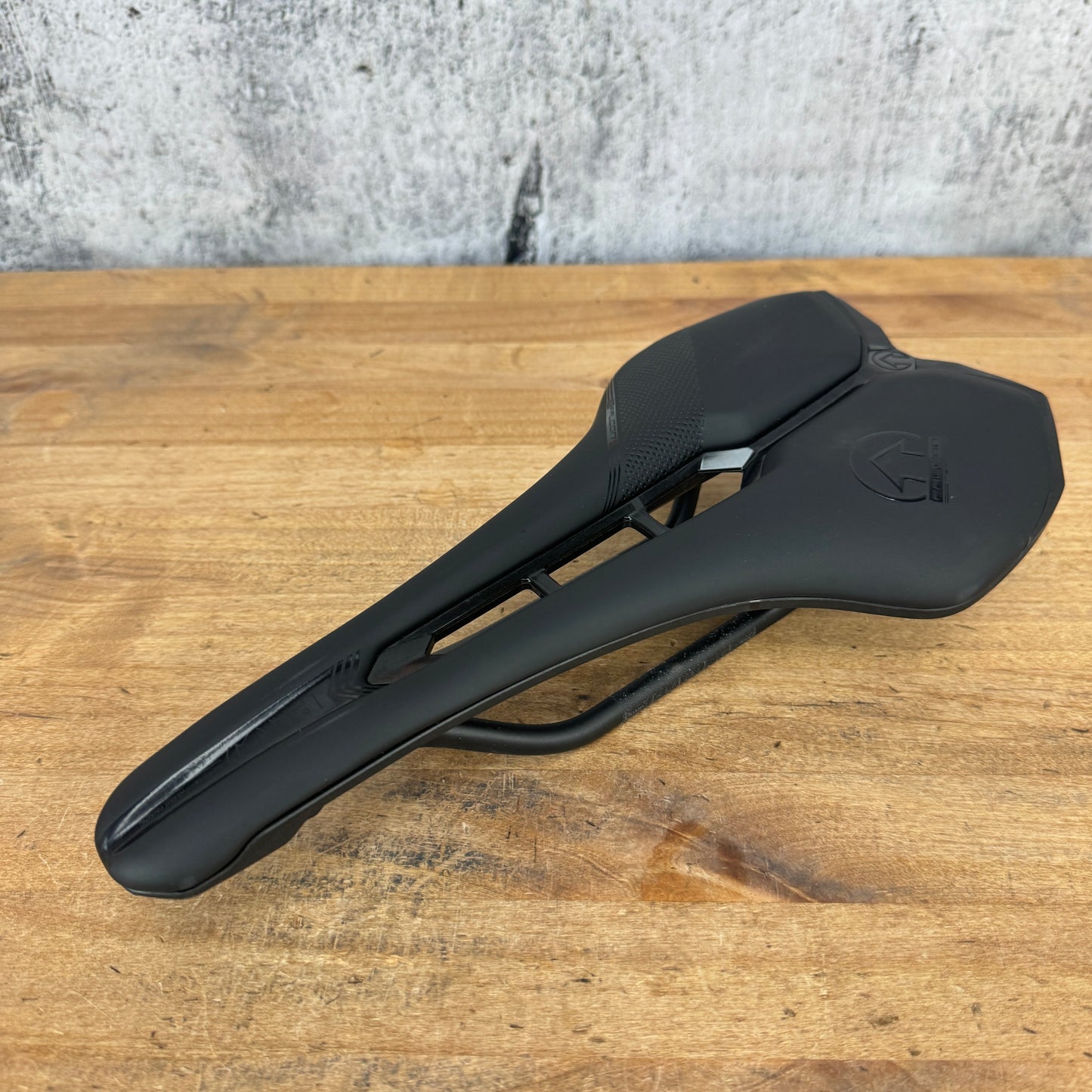Shimano Pro Falcon Team 142mm 7x9mm Carbon Rails Bike Saddle 180g