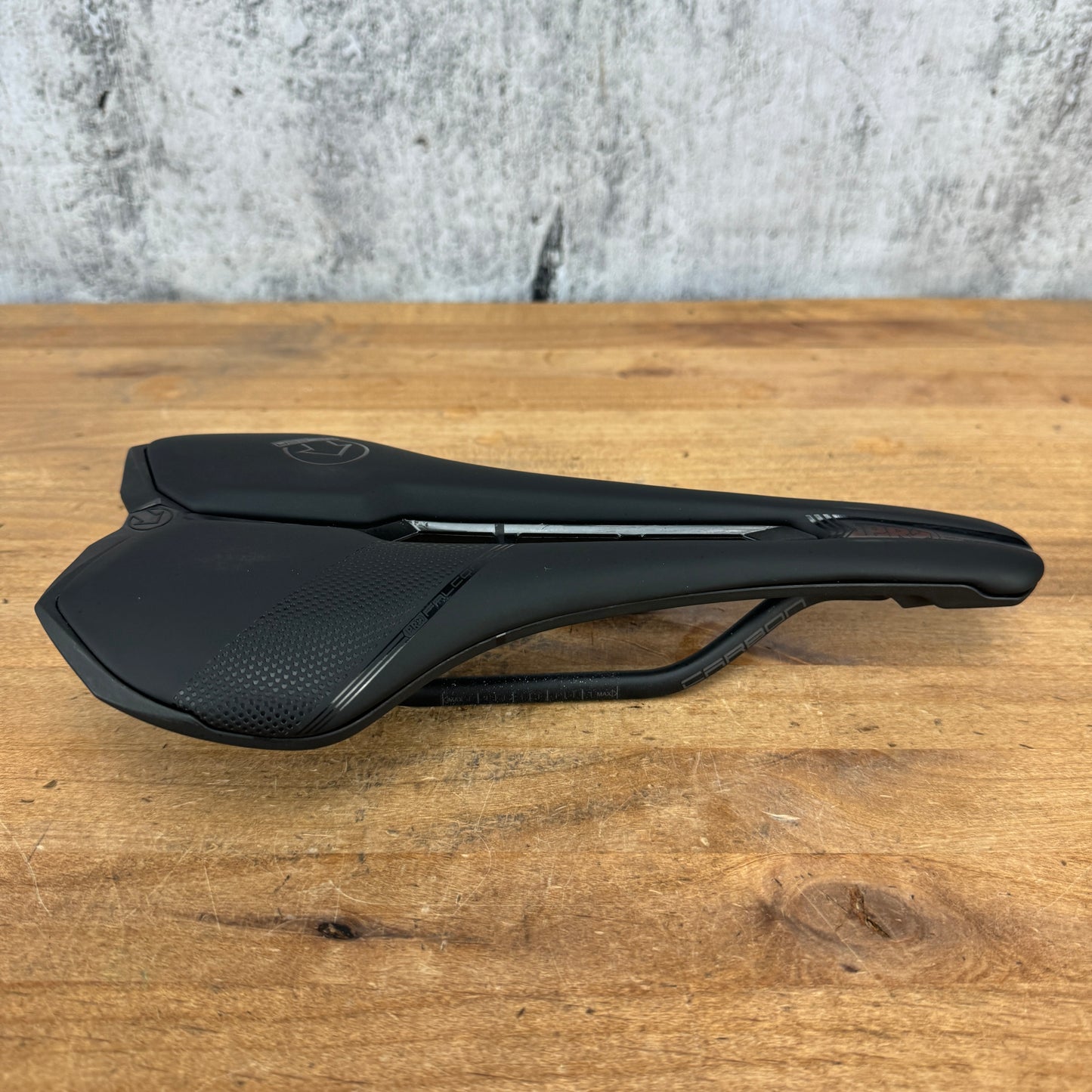 Shimano Pro Falcon Team 142mm 7x9mm Carbon Rails Bike Saddle 180g