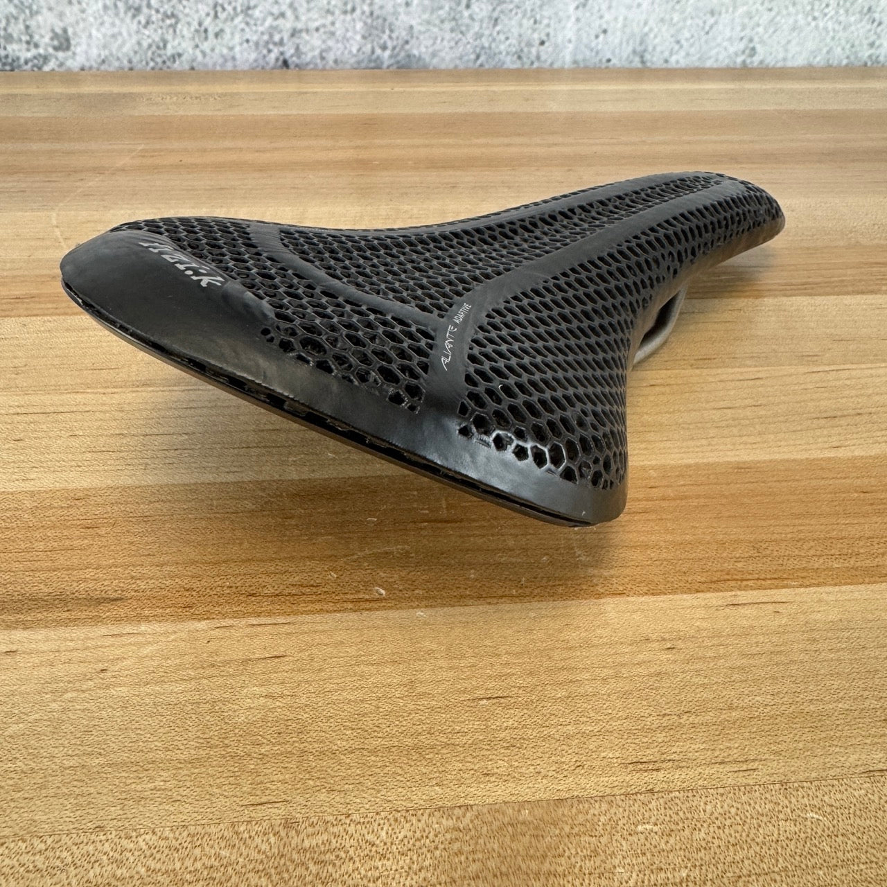 Low Mile! Fizik Aliante R3 Adaptive Kium 7x7mm Rails 145mm Bike Saddle 236g