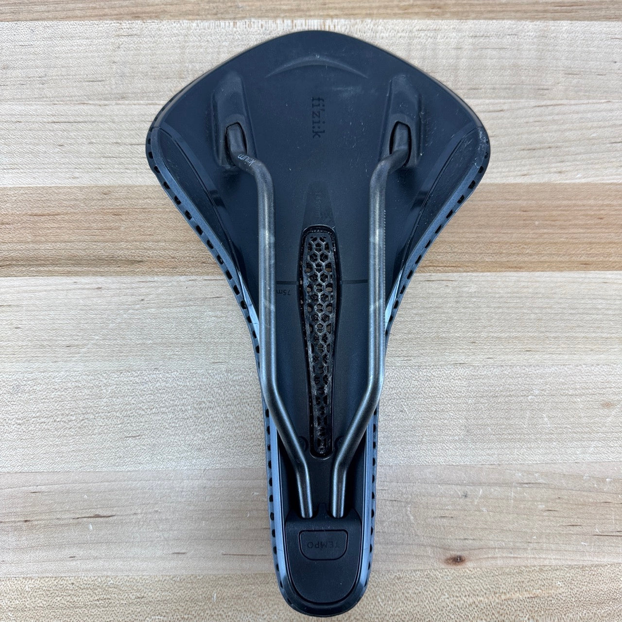 Low Mile! Fizik Aliante R3 Adaptive Kium 7x7mm Rails 145mm Bike Saddle 236g