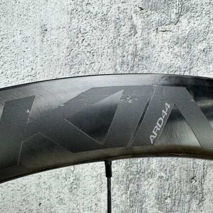 Chris King ARD44 R45D Matte Black Disc Brake Carbon Tubeless Wheelset 1600g