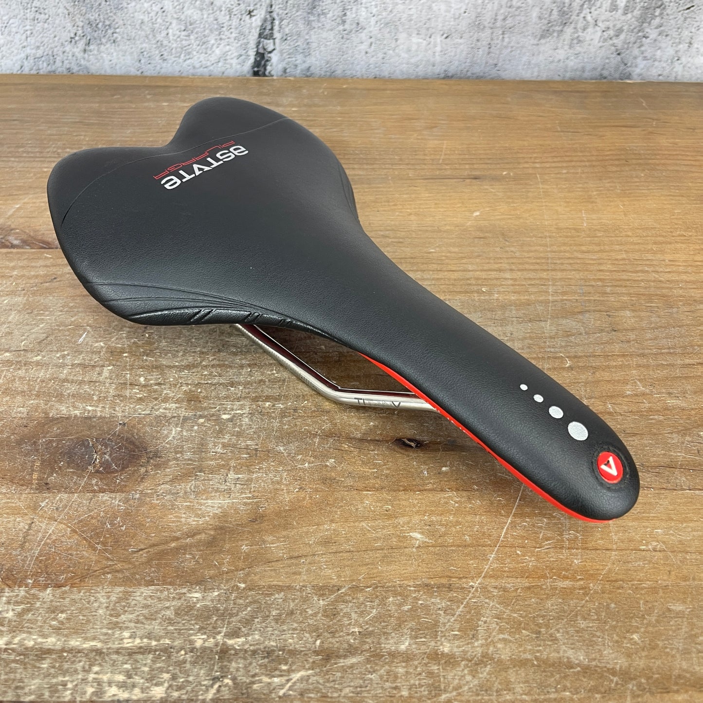 Astute Pilarga Skyline SR TitanV 7x7mm Titanium Rails 145mm Road Bike Saddle