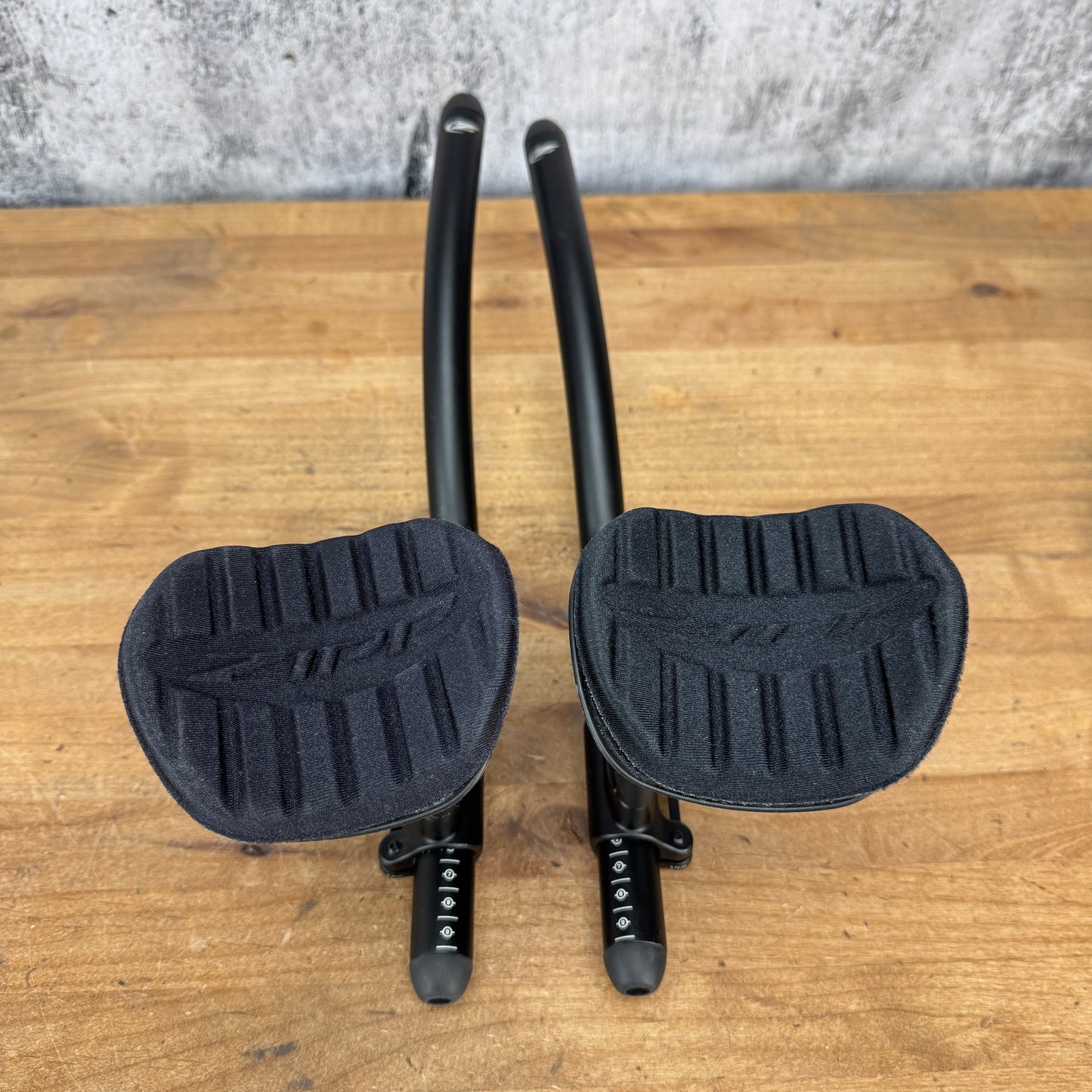 Zipp Vulka TT/Triathlon Clip-On Aero Extensions + Arm Pads for 31.8mm Handlebar