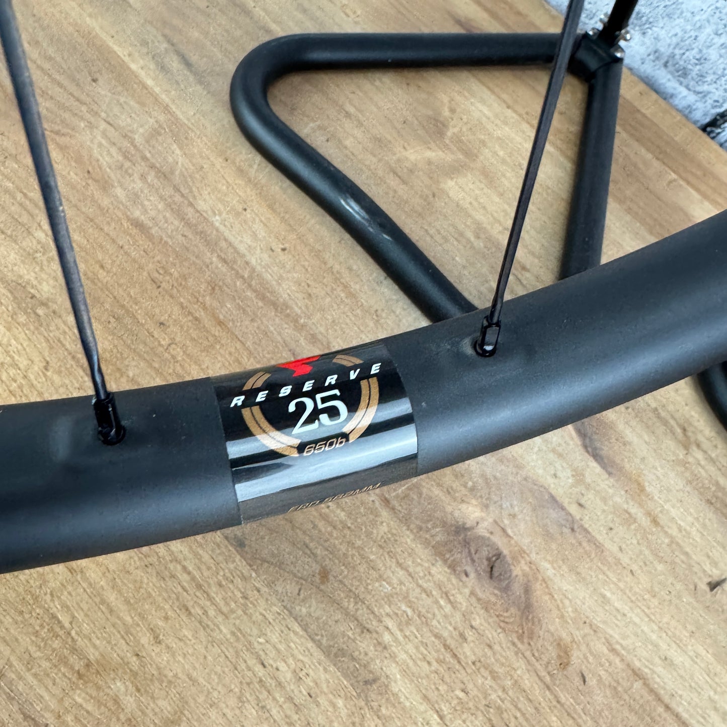 Low Mile! Reserve Santa Cruz 25|GR Carbon Tubeless Disc Wheelset 650b 1359g