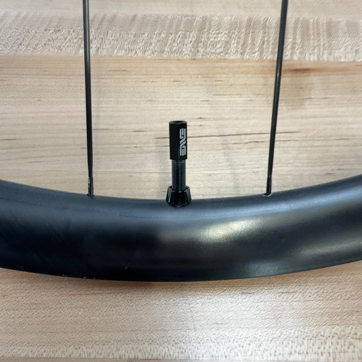 Light Use! Enve SES 2.3 Enve Premium Road Hubs Carbon Bike Wheelset 700c 1237g — photo 3 of 8