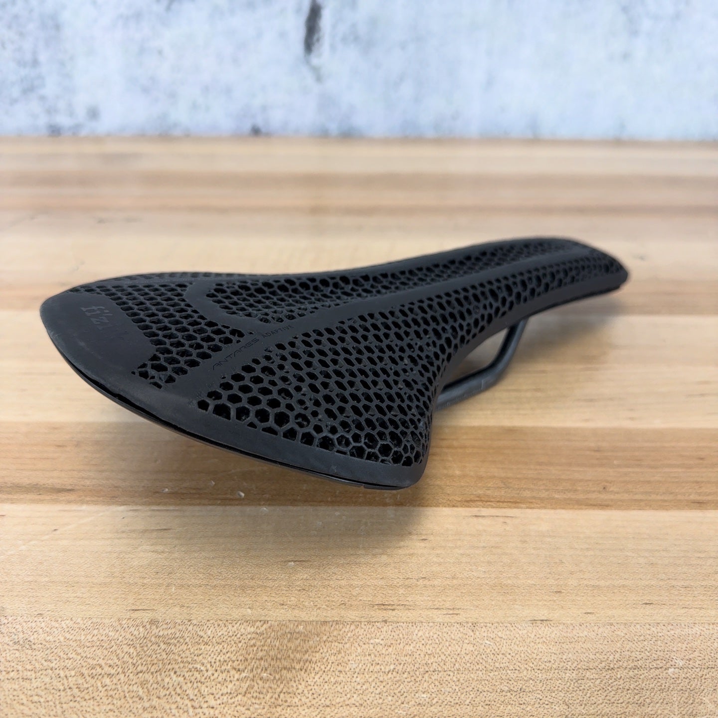 New! Fizik Vento Antares R1 Adaptive Mobius Carbon Rails 140mm Saddle MSRP $330