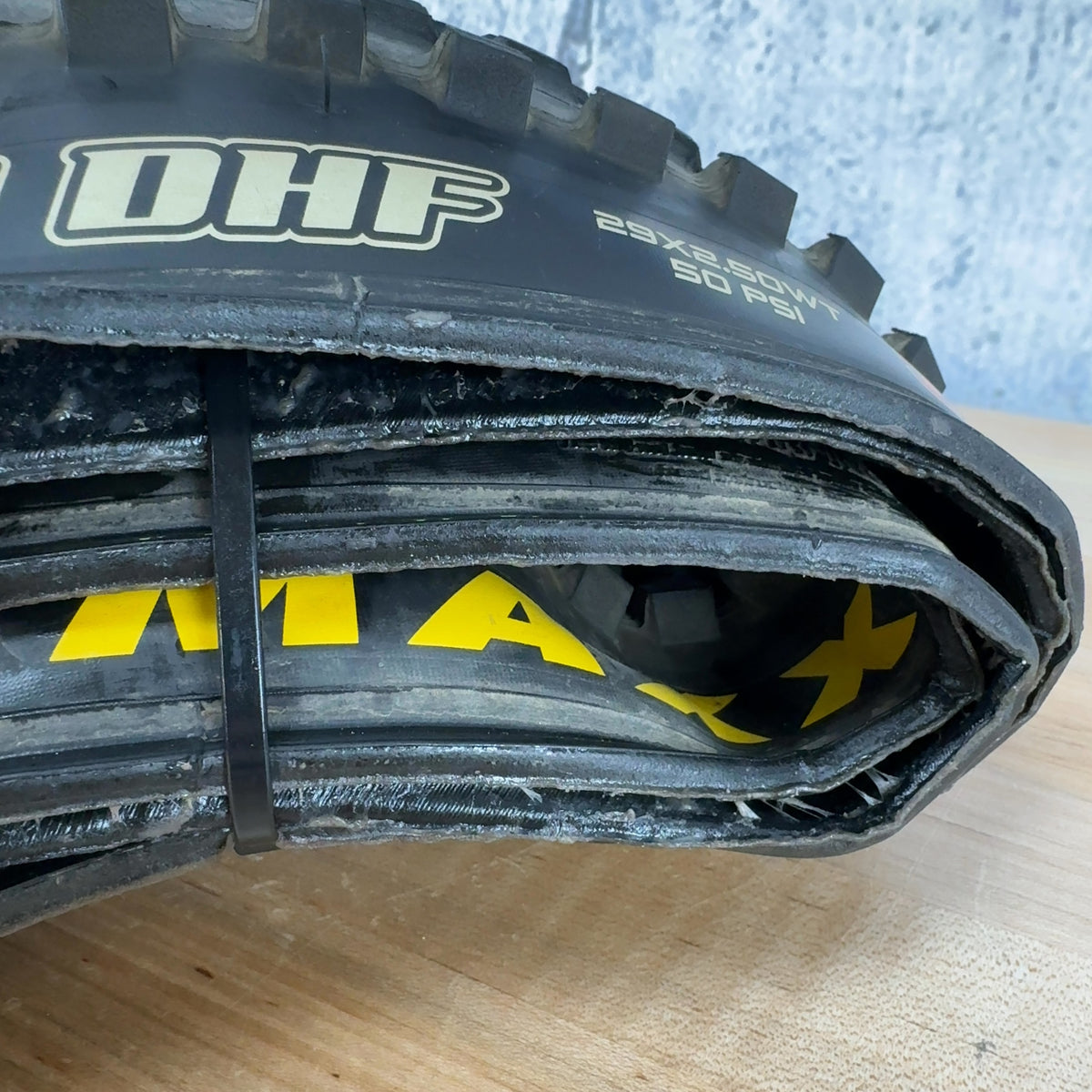 Light Use! Maxxis Minion DHF EXO Maxx Terra TR 29x2.50WT Single MTB Tire 60 TPI — photo 6 of 6