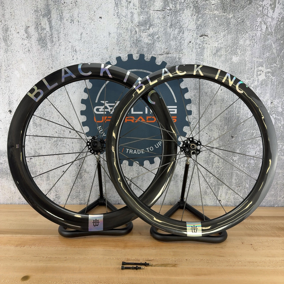 Low Mile! Black Inc 48|58 Carbon Tubeless Gloss Bike Wheelset 700c 1335g — photo 1 of 13