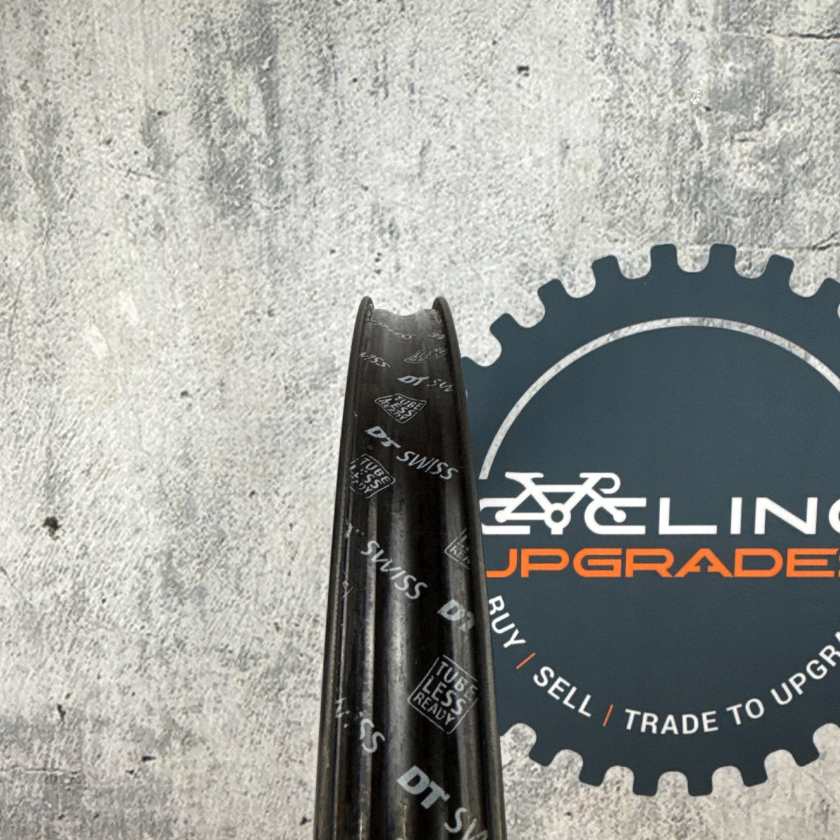 Low Mile! DT Swiss XRC 1501 Spline One MTB Carbon 29" Boost DT 240 Hubs Wheelset — photo 6 of 17