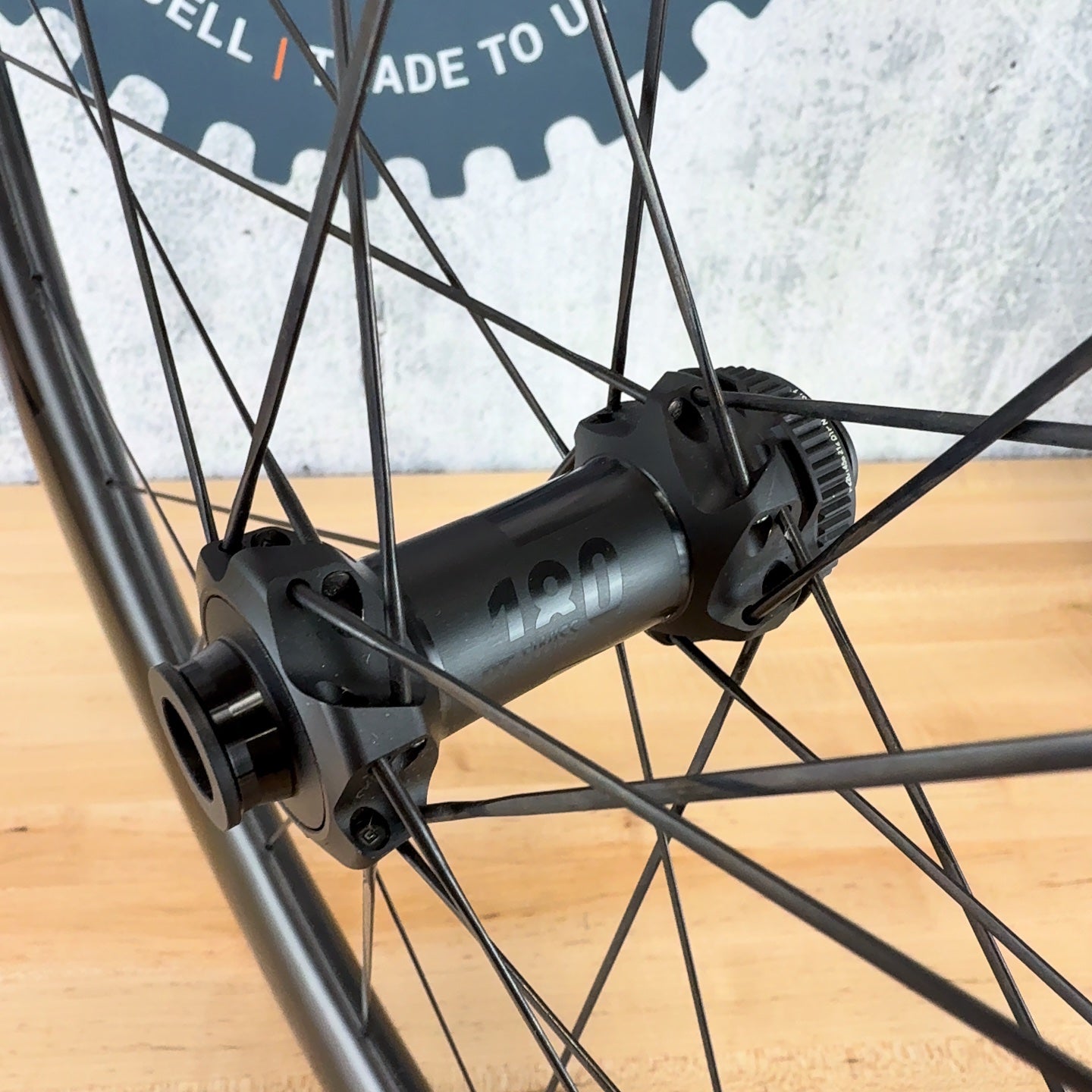 Low Mile! Enve SES 5.6 Carbon Disc Brake Hookless Tubeless DT Swiss 180 Ceramic Wheelset