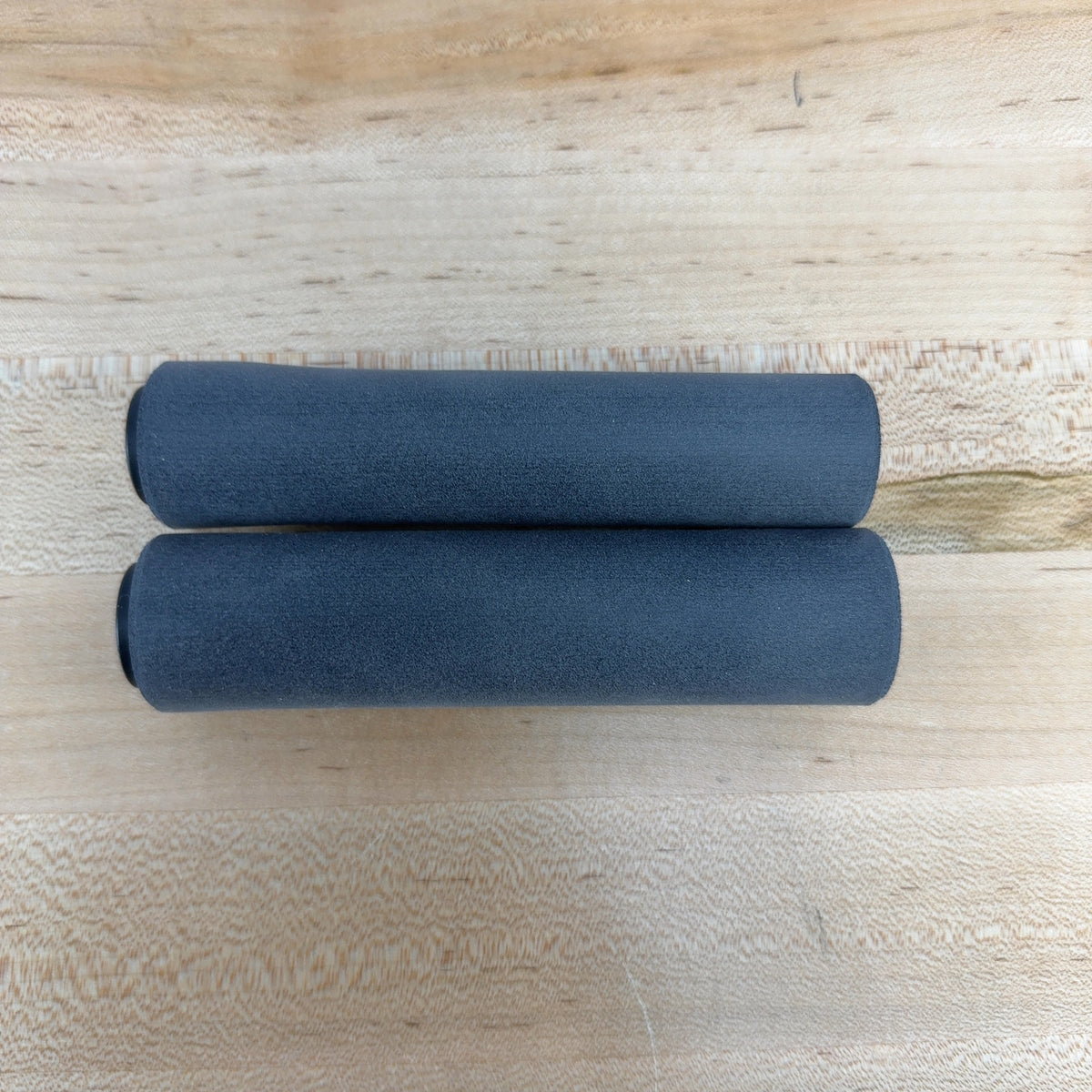 New Take Off! ESI Chunky 80g Grey MTB Bike Handlebar Grips w/ plugs — photo 3 of 5