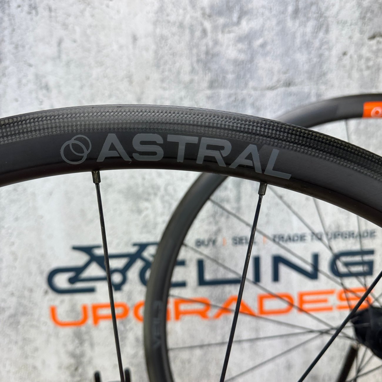 Astral Veil 3 Carbon Tubeless Wheelset 700c Rim Brake DT 240 Sapim CX Ray 1406g