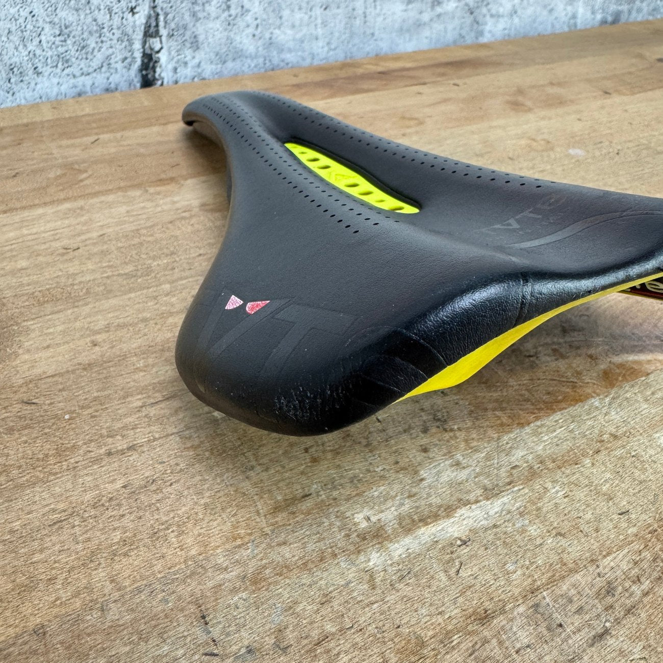 Astute Pilargo Star Carbonio 140mm 7x9mm Carbon Rail Bike Saddle 217g