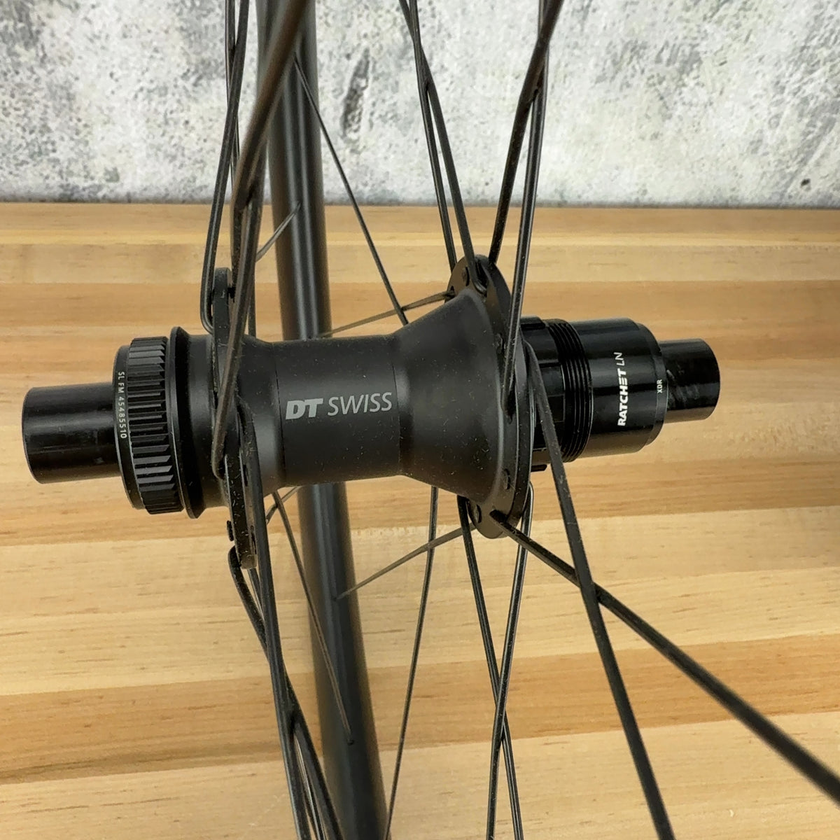 New Take Off! DT Swiss ERC LOG 45mm DT 350 Carbon Bike Wheelset 700c 1570g — photo 3 of 9