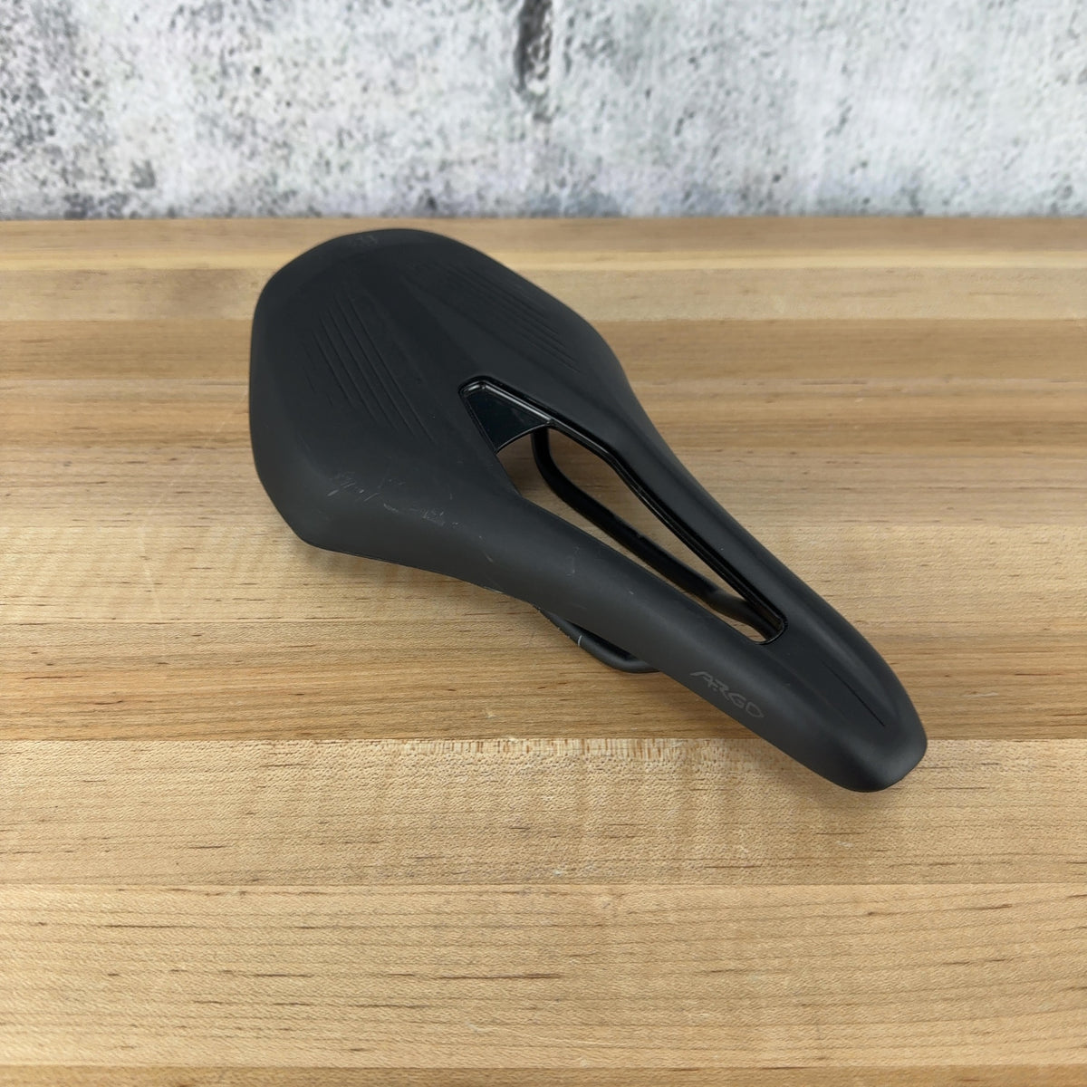 Light Use! Fizik Argo Vento 140mm 7x7mm Chromoly Rails Bike Saddle 234g