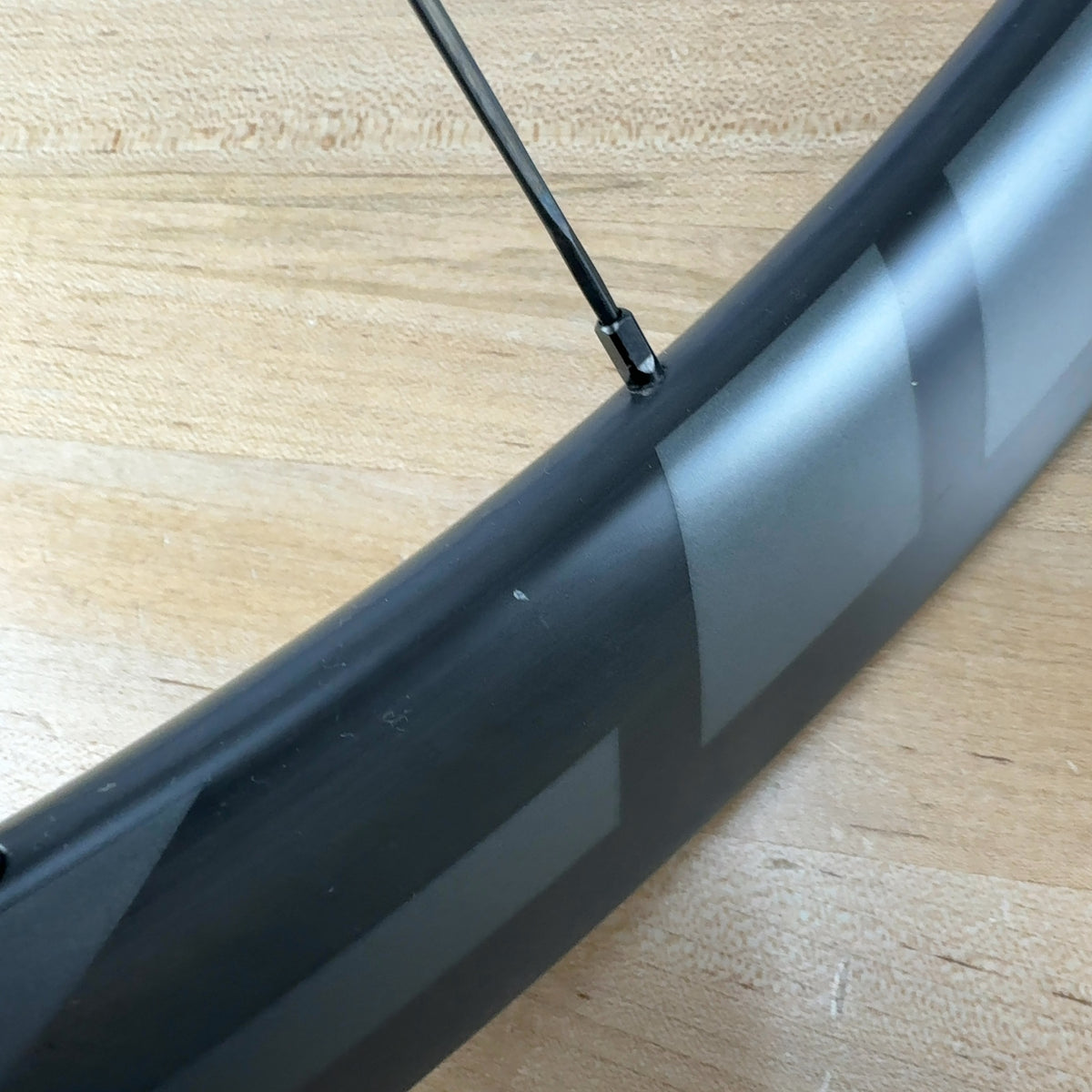Low Mile! Zipp 303s Carbon Tubeless ZR1 Hubs Gravel Bike Wheelset 700c 1537g — photo 9 of 10