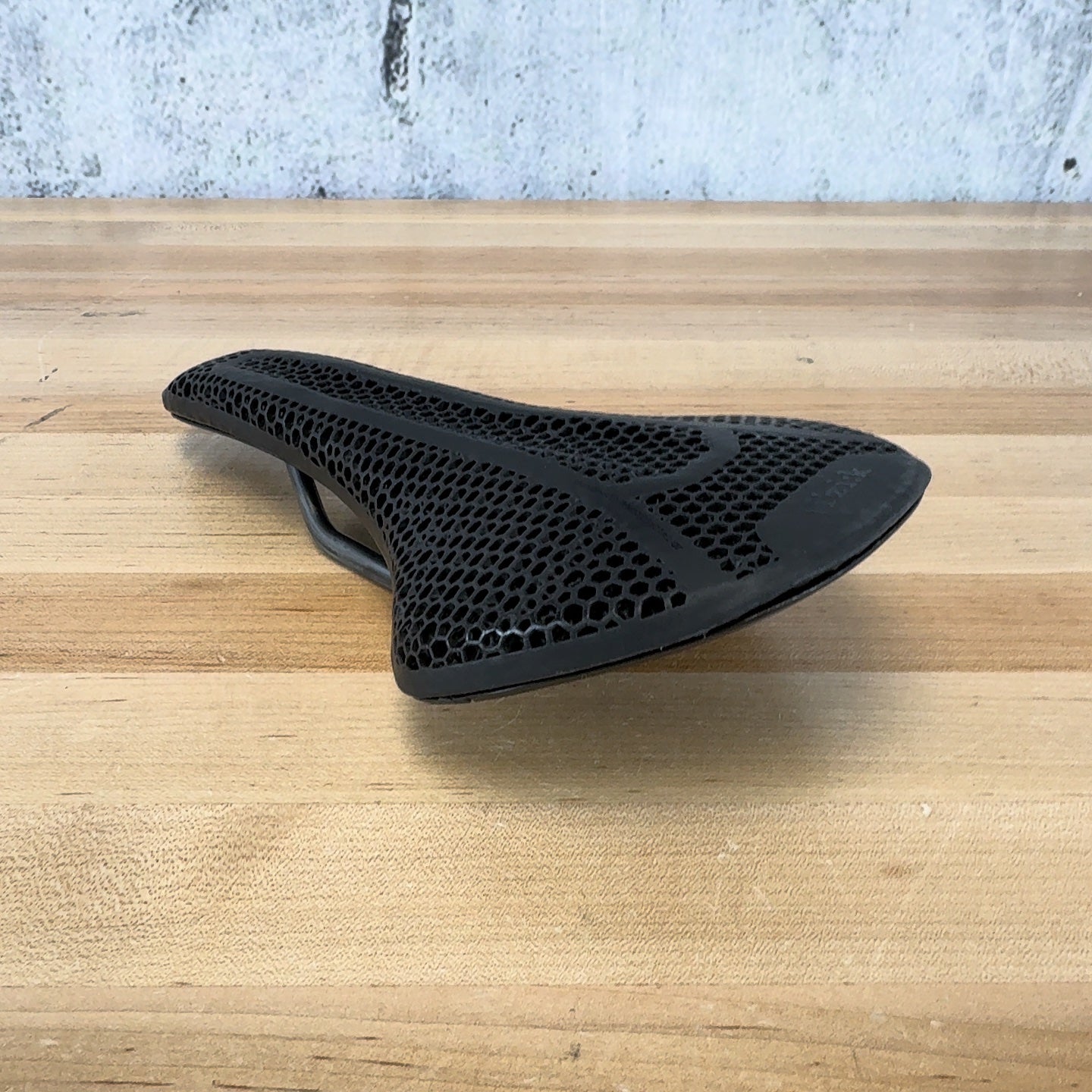 New! Fizik Vento Antares R1 Adaptive Mobius Carbon Rails 140mm Saddle MSRP $330