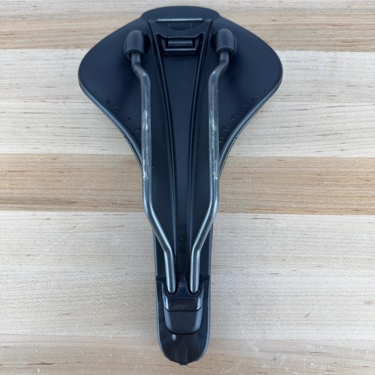 Light Use! Fizik Antares Versus Evo R3 Adaptive 149mm 7x9mm Oval Rails Saddle