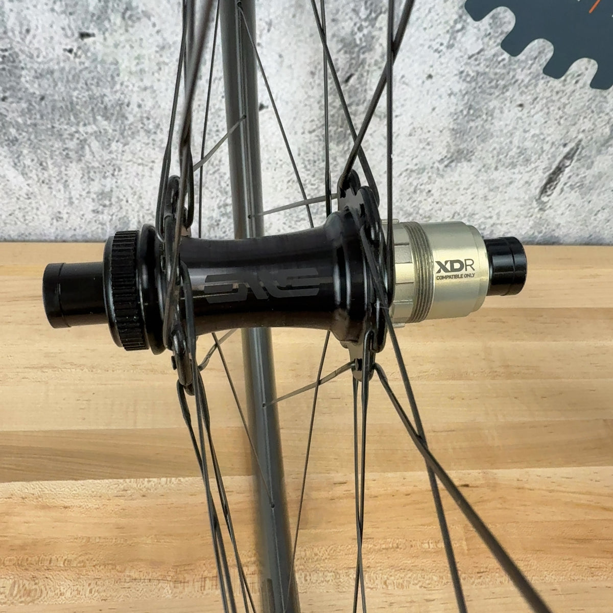 Light Use! Enve SES 2.3 Enve Premium Road Hubs Carbon Bike Wheelset 700c 1237g — photo 4 of 8