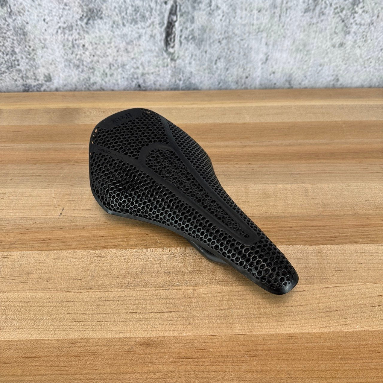 Light Use! Fizik Vento Argo Adaptive 00 7x9mm Mobius Carbon Rails 140mm Saddle