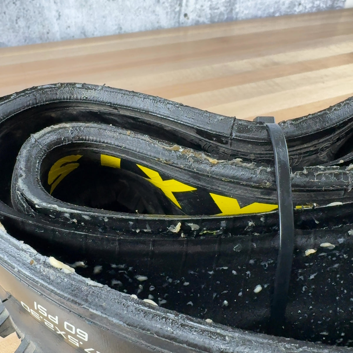 Maxxis Aggressor 27.5x2.3 WT EXO TR Double Down Single MTB Tire 60TPI — photo 6 of 6