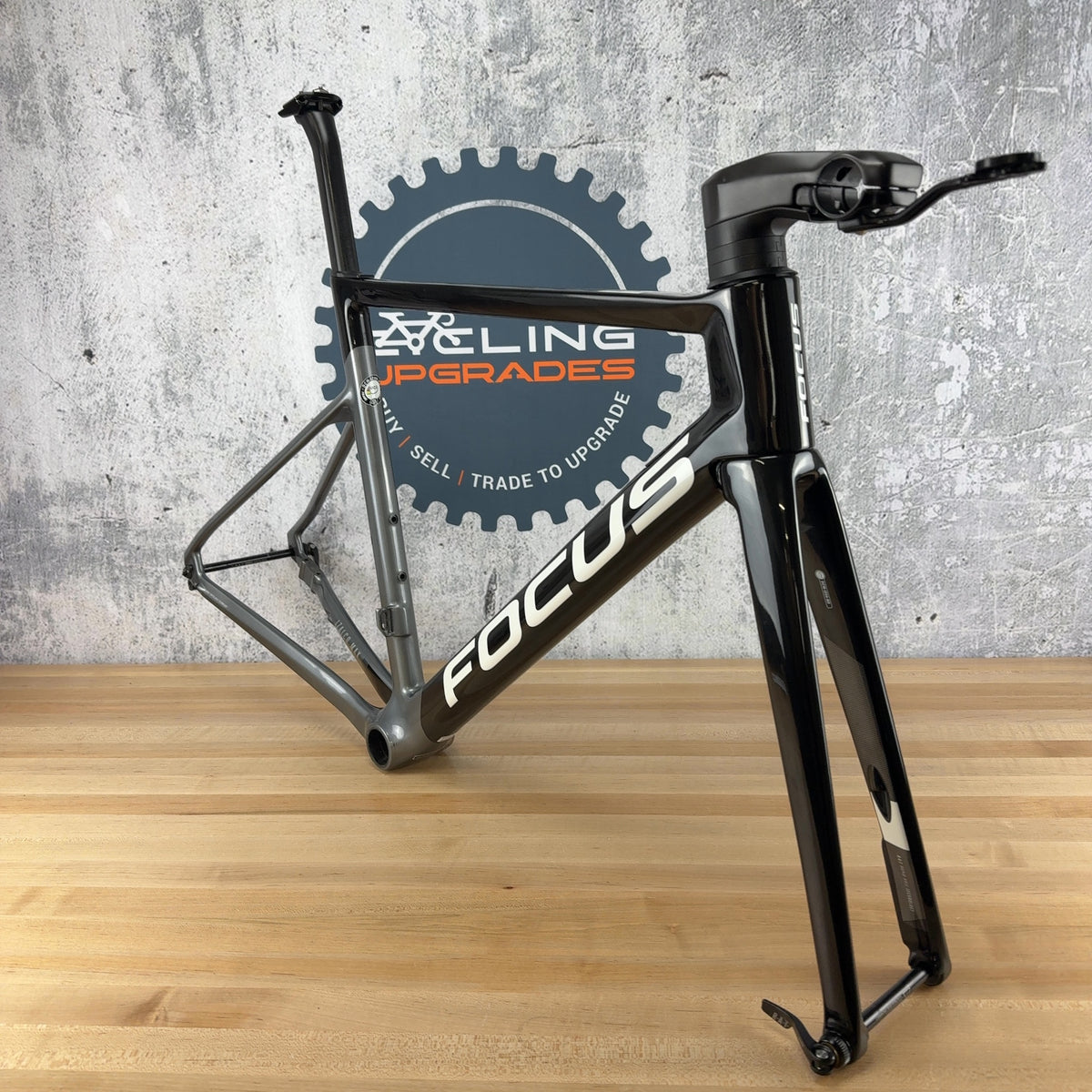 Light Use! 2021 Focus Izalco Max Disc 9 Medium Carbon Road Bike Frameset 2014g — photo 3 of 15