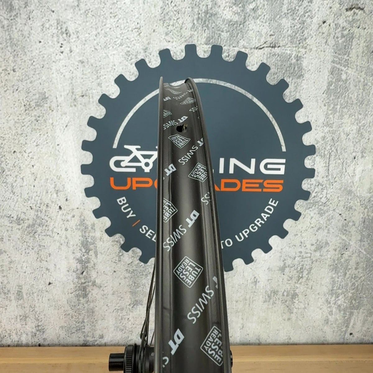 New Take Off! DT Swiss ERC LOG 45mm DT 350 Carbon Bike Wheelset 700c 1570g — photo 4 of 9
