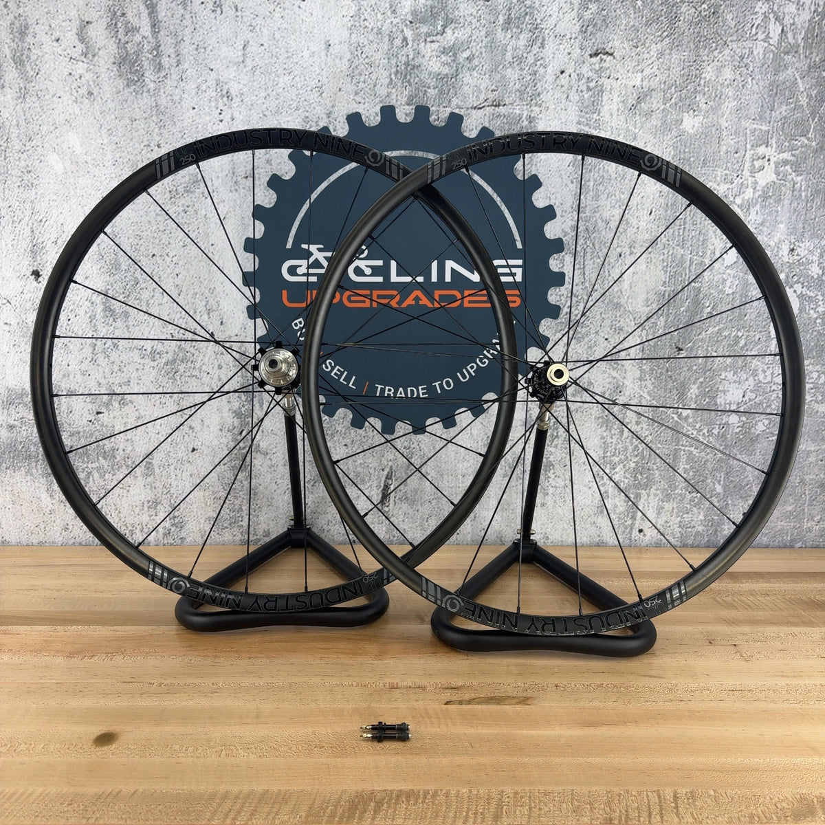 Industry Nine UL250 Solix G Carbon Tubeless Bike Wheelset 700c 1317g — photo 1 of 8
