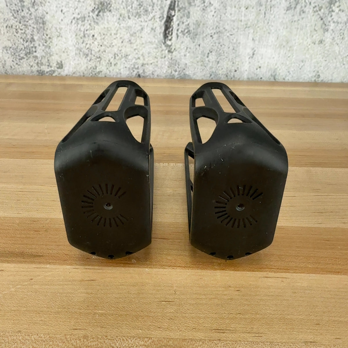 Low Mile! Cannondale ReGrip Aero Pair Composite Bike Water Bottle Cages 93g