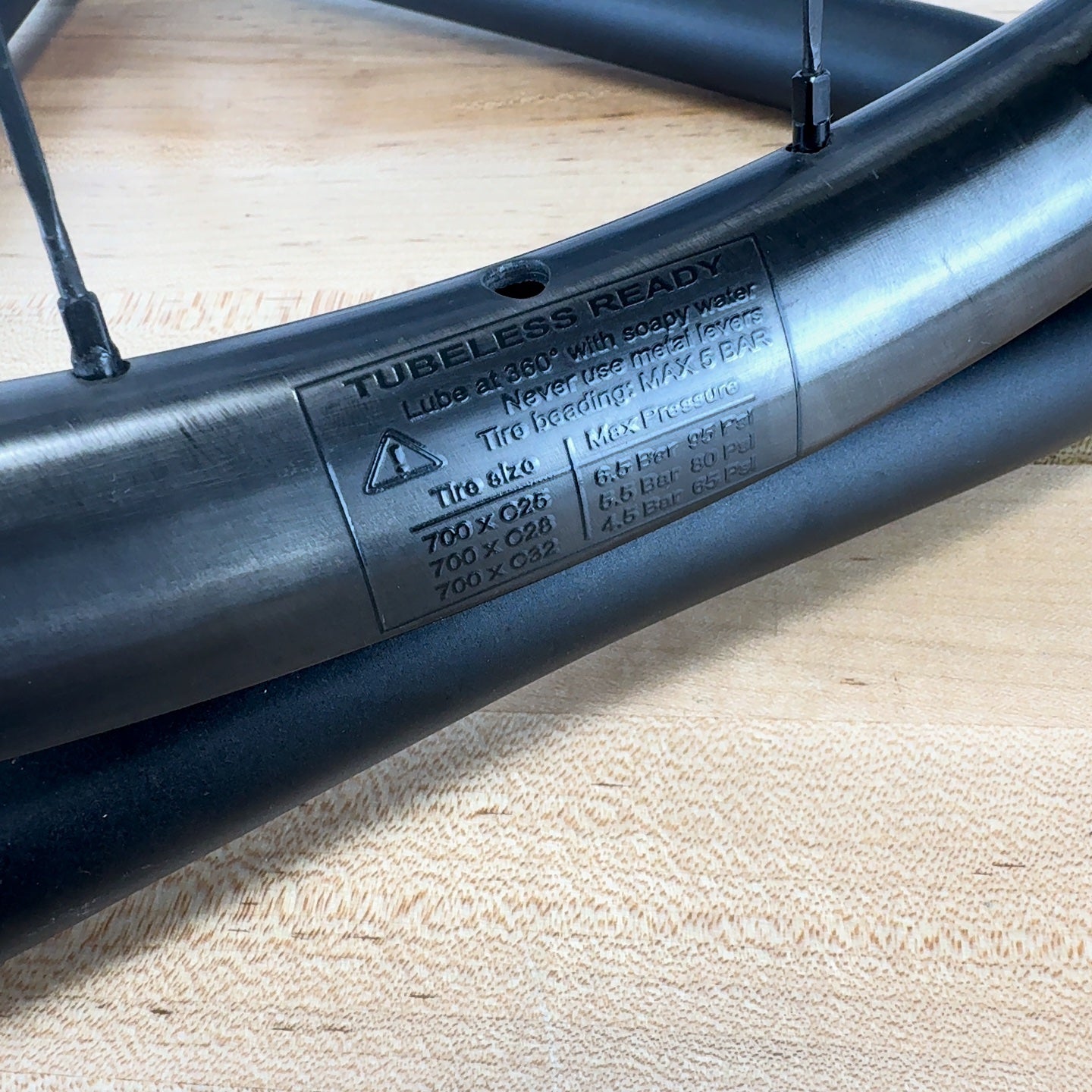 Low Mile! Extralite Cyberdisc 327C Carbon Wheelset