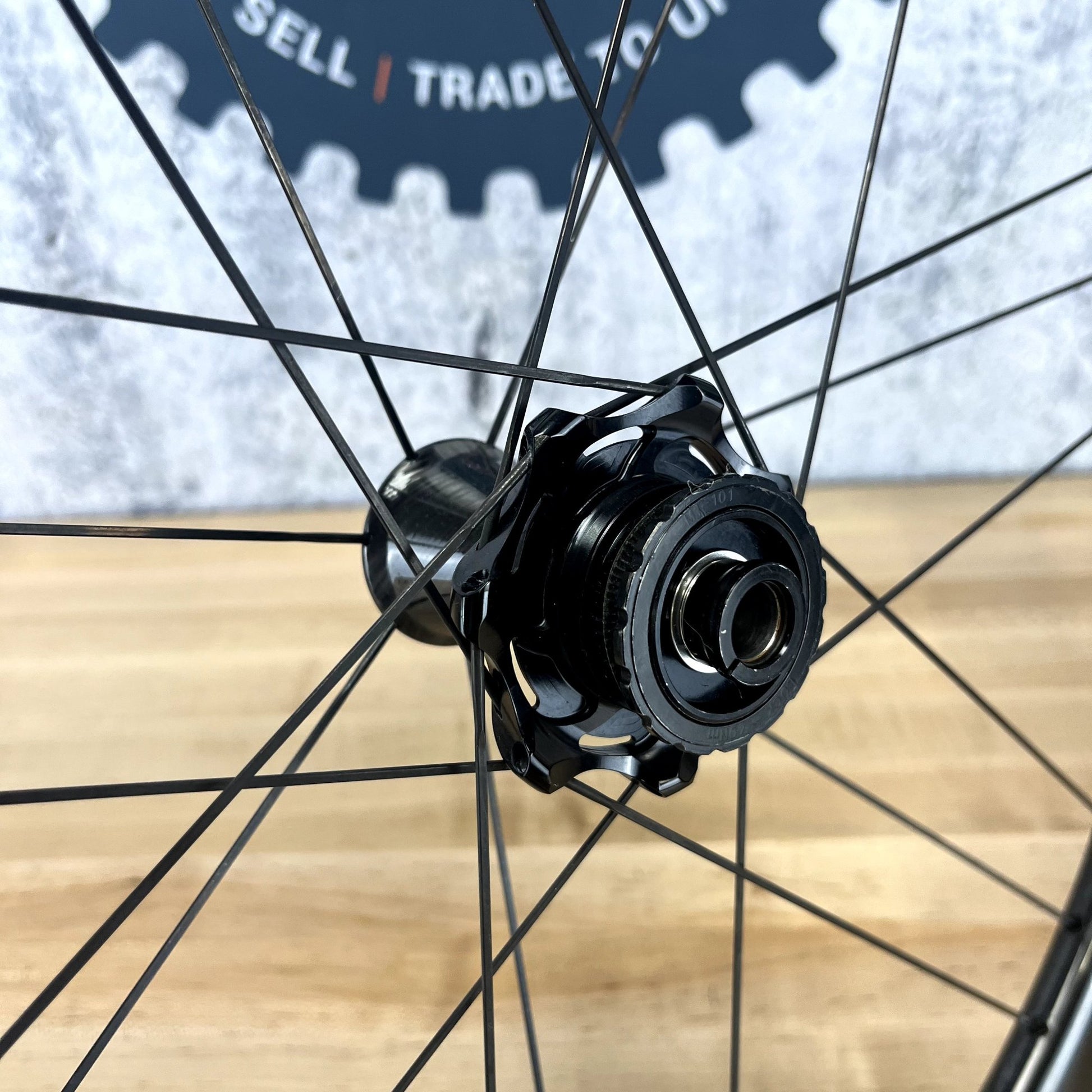 Low Mile! Campagnolo Bora Ultra WTO 80mm Carbon Disc Brake Tubeless 2-Way Fit Cult Ceramic Front Wheel