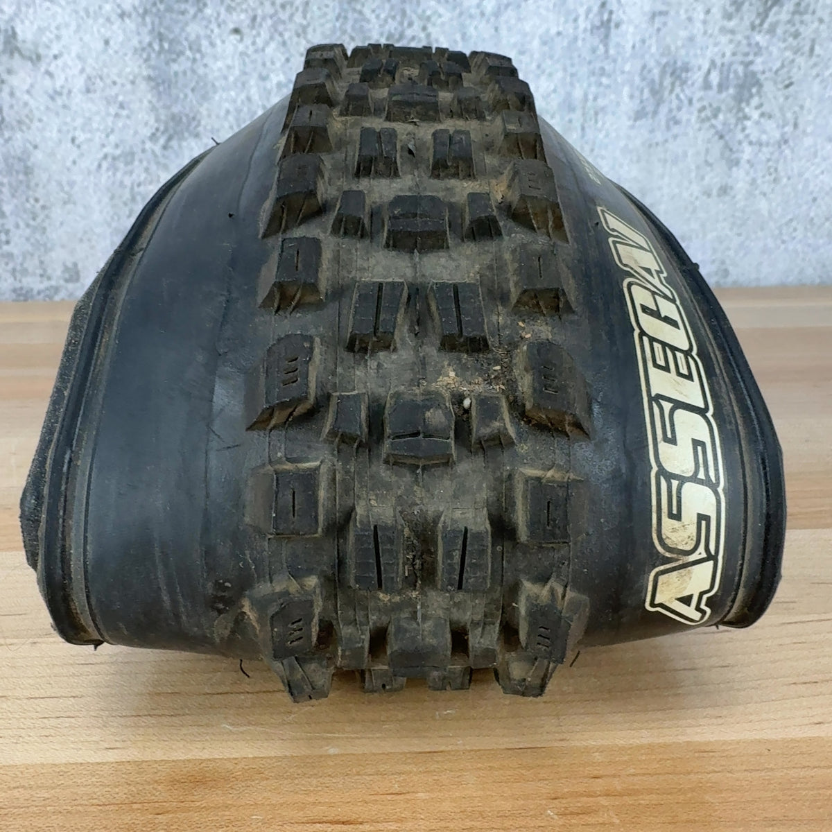 Maxxis Assegai 27.5x2.5 WT Tubeless EXO+ MaxxGrip 3C Single MTB Bike Tire — photo 4 of 5