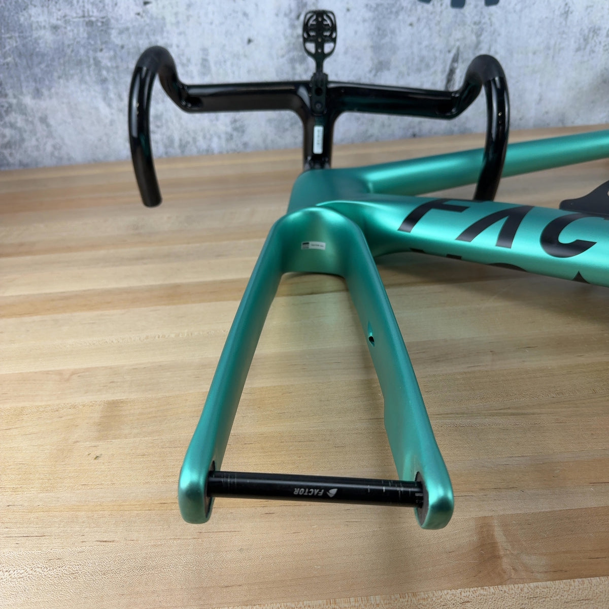 Low Mile! 2025 Factor Monza 52cm Carbon Disc Steel Green UDH Frameset 2750g — photo 10 of 18