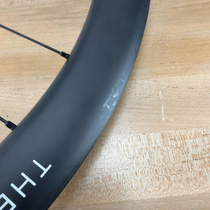 Low Mile! Thesis RCG44 700c Carbon Wheelset