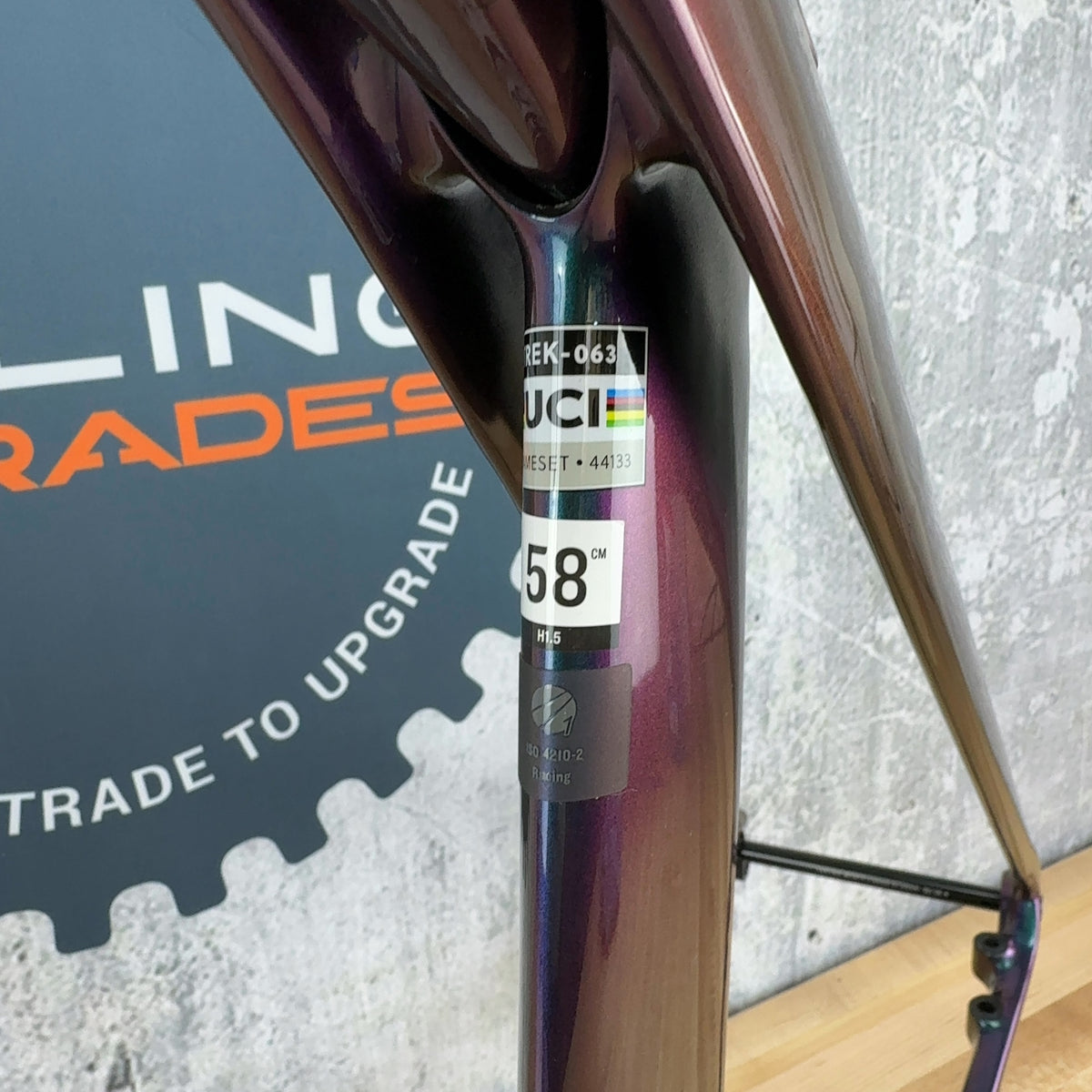 Light Use! 2022 Trek Madone SLR Gen 6 58cm Disc Brake 800 OCLV Carbon Frameset