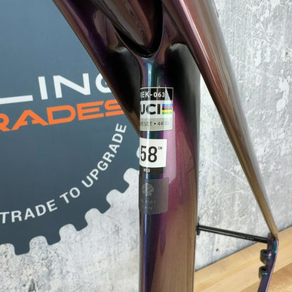 Light Use! 2022 Trek Madone SLR Gen 6 58cm Disc Brake 800 OCLV Carbon Frameset