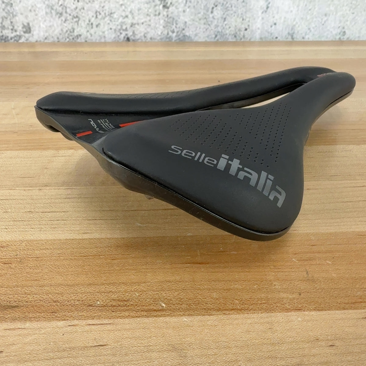 Light Use! Selle Italia Novus Boost EVO Kit Carbonio Superflow L3 145mm Saddle — photo 7 of 8
