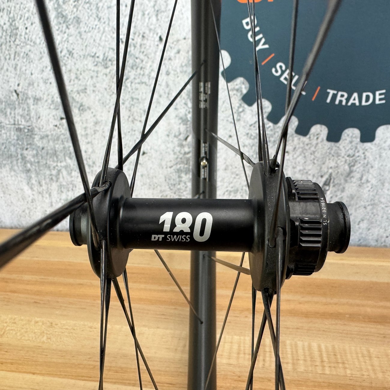 DT Swiss ARC 1100 Dicut 62 Carbon Tubeless Disc Wheelset 700c DT 180 Hubs