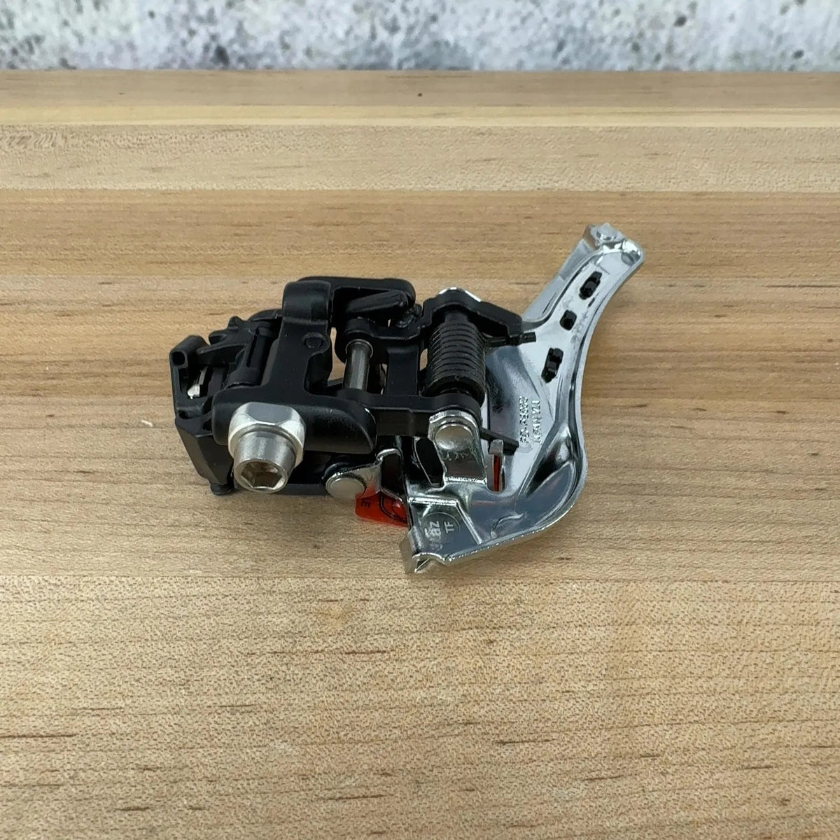 Light Use! Shimano Ultegra FD-R8000 11-Speed Mechanical Front Bike Derailleur