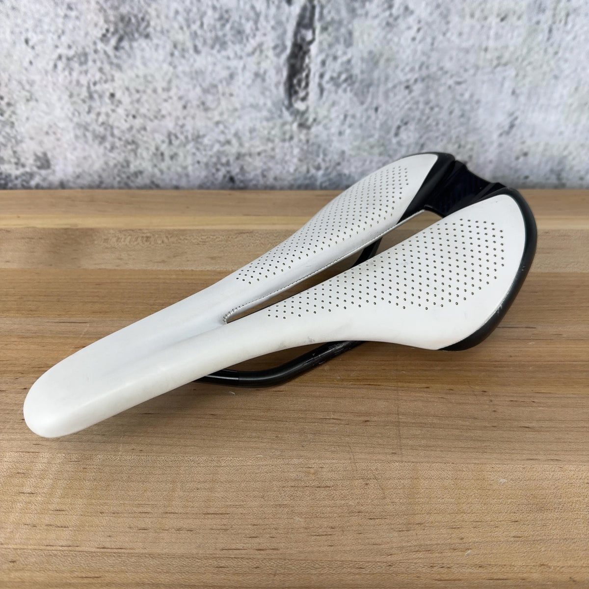 Bontrager Montrose Pro 138mm 7x10mm Carbon Rails White Bike Saddle 174g — photo 3 of 7