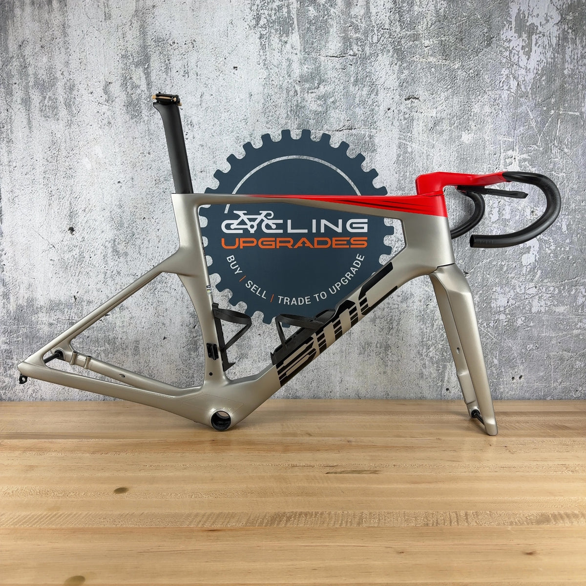 Mint! 2026 BMC Teammachine R 01 54cm Carbon Arctic Silver / Neon Red Frameset — photo 1 of 14
